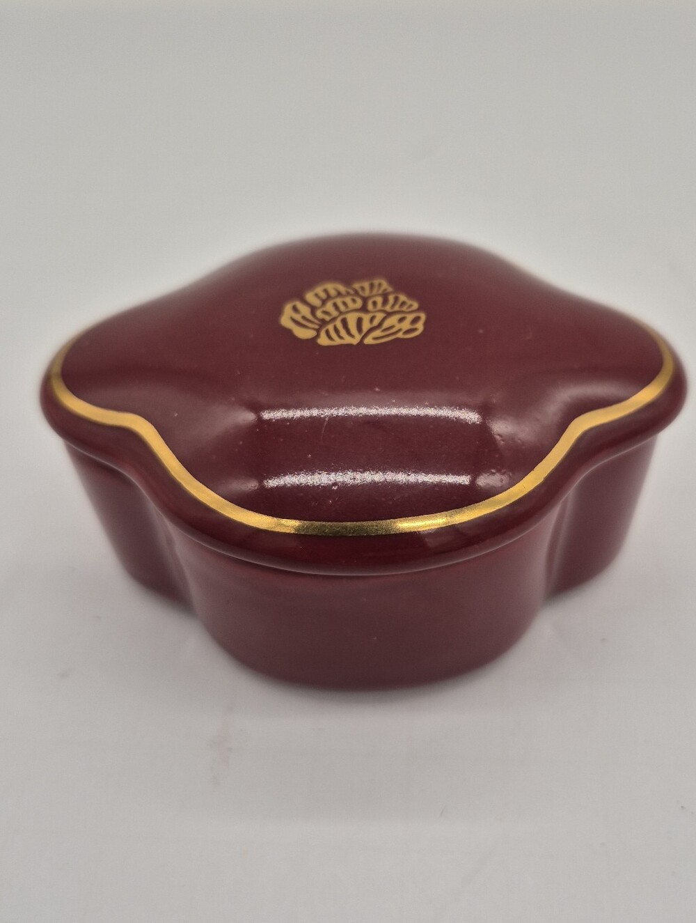 VTG Discontinued Avon Imari Elegant treasure ceramic trinket box